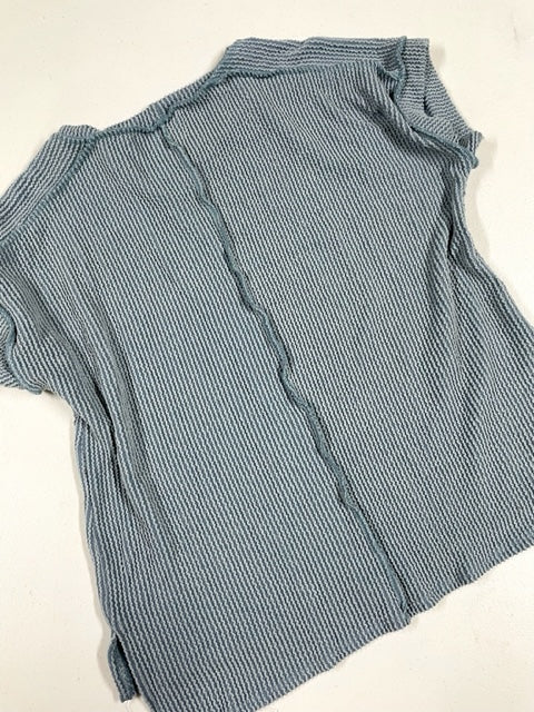 Blue ribbed tee